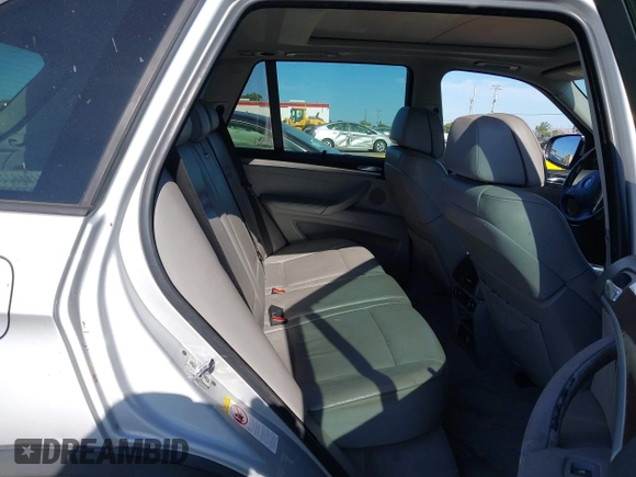2008 BMW X5 3.0si z VIN 5UXFE43598L002171, wystawiony jako IAAI lot #42385920 z przebiegiem 234 795 mil mil oraz . Historia ofert i sprzedaży dostępna na DreamBid. Obrazek 8.