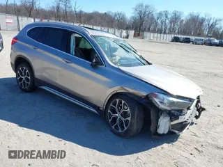 2021 BMW X1 xDrive28i with VIN WBXJG9C06M5S85511, listed as a IAAI auction lot 41705422 with 30,636 mi miles. Bid and sale history available at carsss.com. Image 1.