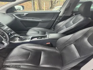2016 Volvo XC60 T5 Drive-E Premier with VIN YV440MDK6G2846021, listed as a IAAI auction lot 41594973 with 1 mi miles. Bid and sale history available at carsss.com. Image 5.