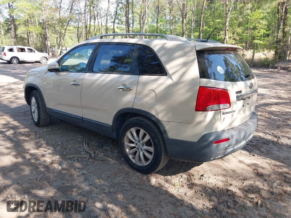 2011 Kia Sorento EX with VIN 5XYKU4A27BG011773, listed as a IAAI auction lot 42085204 with 292,692 mi miles. Bid and sale history available at carsss.com. Image 3.