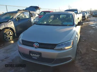 2013 Volkswagen Jetta SE with VIN 3VWDX7AJ6DM231773, listed as a IAAI auction lot 41388069 with 143,266 mi miles and . Bid and sale history available at DreamBid. Image 6.