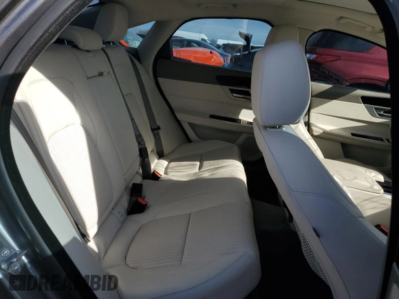 2016 Jaguar XF 35t Prestige z VIN SAJBK4BV8GCY18346, wystawiony jako Copart lot #46985125 z przebiegiem 89 484 mil mil oraz Szkoda całkowita • Salvage title. Historia ofert i sprzedaży dostępna na DreamBid. Obrazek 10.