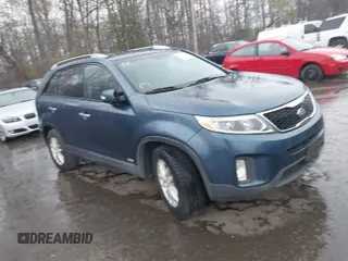 2015 Kia Sorento LX with VIN 5XYKTCA66FG568857, listed as a IAAI auction lot 41980944 with 206,011 mi miles. Bid and sale history available at carsss.com. Image 1.