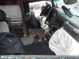 2002 Chevrolet Express with VIN 1GBFG15RX21198820, listed as a IAAI auction lot 41215536 with Not Provided miles. Bid and sale history available at carsss.com. Image 5.