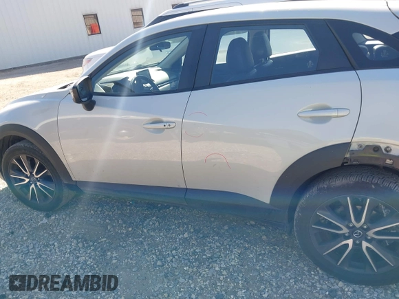 2018 Mazda CX-3 Touring z VIN JM1DKFC77J0331828, wystawiony jako IAAI lot #40482555 z przebiegiem 101 473 mil mil oraz . Historia ofert i sprzedaży dostępna na DreamBid. Obrazek 15.