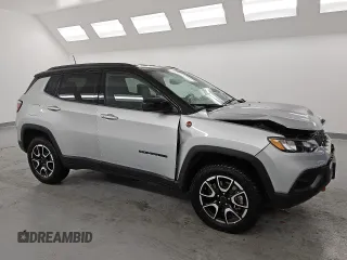 2025 Jeep Compass Trailhawk с VIN 3C4NJDDN4ST523821, выставлен на аукционе Copart как лот 61833225 с пробегом 22 208 миль миль и Чистый • Clean title. История ставок и продаж доступна на DreamBid. Изображение 4.