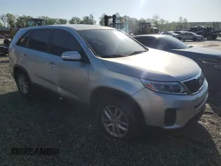 2014 Kia Sorento LX z VIN 5XYKT3A68EG508612, wystawiony jako Copart lot #52142815 z przebiegiem 168 341 mil mil oraz Szkoda całkowita • Salvage title. Historia ofert i sprzedaży dostępna na DreamBid. Obrazek 4.