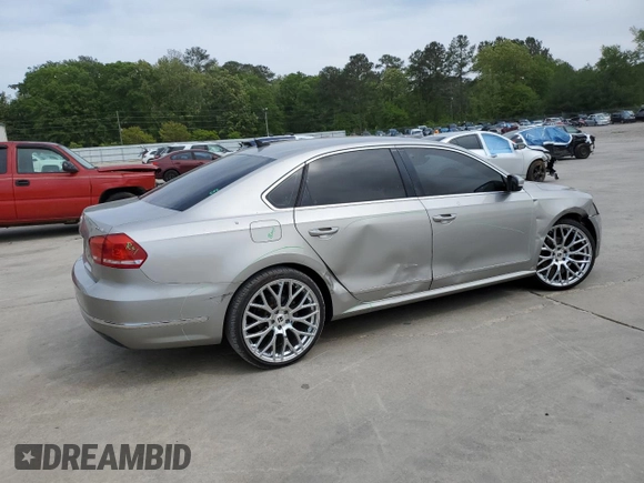 2014 Volkswagen Passat SEL Premium z VIN 1VWCN7A35EC073576, wystawiony jako Copart lot #52810825 z przebiegiem 113 067 mil mil oraz Szkoda całkowita • Salvage title. Historia ofert i sprzedaży dostępna na DreamBid. Obrazek 3.