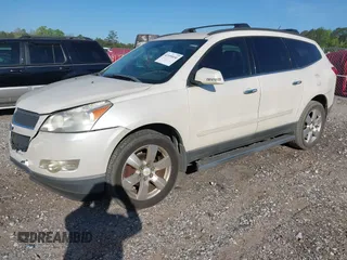 2011 Chevrolet Traverse 1LT z VIN 1GNKRGED8BJ378252, wystawiony jako IAAI lot #42055050 z przebiegiem 232 840 mil mil oraz . Historia ofert i sprzedaży dostępna na DreamBid. Obrazek 17.