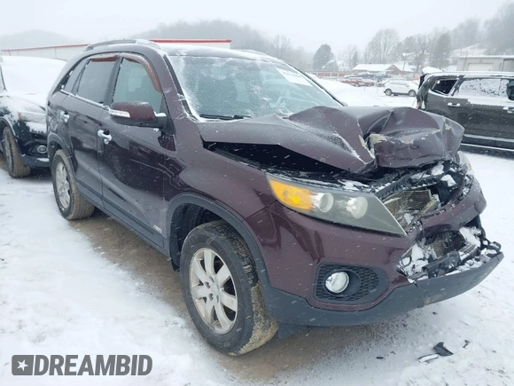 2011 Kia Sorento LX with VIN 5XYKTCA18BG102281, listed as a IAAI auction lot 41613420 with 115,916 mi miles. Bid and sale history available at carsss.com. Image 1.