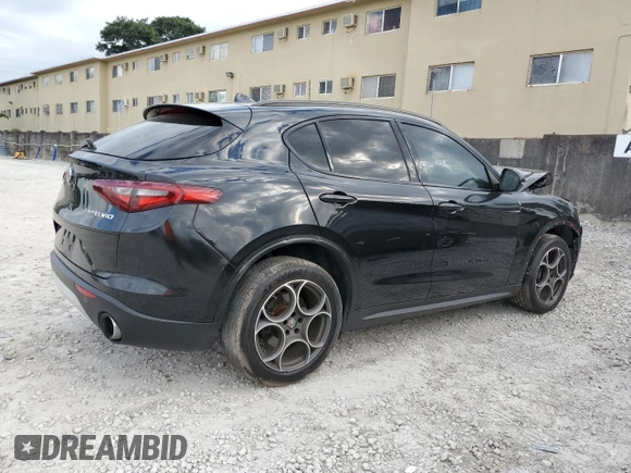 2018 Alfa Romeo Stelvio Sport z VIN ZASFAKPN8J7B79599, wystawiony jako Copart lot #57396135 z przebiegiem 73 873 mil mil oraz Nie do naprawy. Historia ofert i sprzedaży dostępna na DreamBid. Obrazek 3.