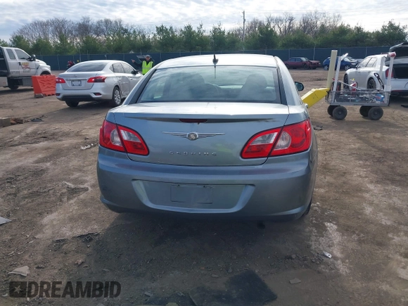 2008 Chrysler Sebring LX z VIN 1C3LC46K38N156346, wystawiony jako IAAI lot #40965609 z przebiegiem Nie podano mil oraz . Historia ofert i sprzedaży dostępna na DreamBid. Obrazek 17.