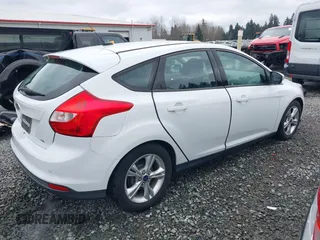 2014 Ford Focus SE z VIN 1FADP3K29EL185755, wystawiony jako IAAI lot #41730618 z przebiegiem 58 707 mil mil oraz . Historia ofert i sprzedaży dostępna na DreamBid. Obrazek 4.