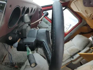 1984 Chevrolet Chevy Van z VIN 1GBEG25HXE7108320, wystawiony jako Copart lot #74980724 z przebiegiem Nie podano mil oraz Nie do naprawy • Non repairable. Historia ofert i sprzedaży dostępna na DreamBid. Obrazek 9.