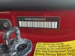 2008 Kia Sedona LX with VIN KNDMB233186264043, listed as a IAAI auction lot 41462661 with 183,763 mi miles. Bid and sale history available at carsss.com. Image 9.