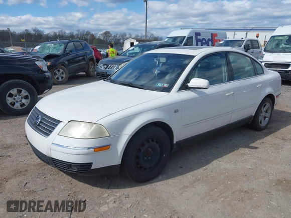 2004 Volkswagen Passat GLX with VIN WVWRH63B64P150935, listed as a IAAI auction lot 42064933 with 174,357 mi miles and . Bid and sale history available at DreamBid. Image 2.