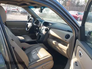 2009 Honda Pilot EX-L with VIN 5FNYF48519B053281, listed as a IAAI auction lot 41905515 with 255,634 mi miles. Bid and sale history available at carsss.com. Image 5.