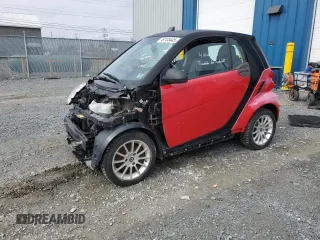 2011 Smart fortwo Pure z VIN WMEEJ3BA5BK487747, wystawiony jako Copart lot #49703445 z przebiegiem 93 489 mil mil oraz Szkoda całkowita • Salvage title. Historia ofert i sprzedaży dostępna na DreamBid. Obrazek 1.