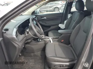 2025 Buick Encore GX Preferred z VIN KL4AMBSP7SB005664, wystawiony jako Copart lot #50201675 z przebiegiem 12 793 mil mil oraz Szkoda całkowita • Salvage title. Historia ofert i sprzedaży dostępna na DreamBid. Obrazek 7.