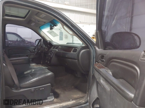 2011 GMC Sierra 1500 Denali z VIN 3GTP2XE26BG100503, wystawiony jako IAAI lot #41755606 z przebiegiem 185 277 mil mil oraz . Historia ofert i sprzedaży dostępna na DreamBid. Obrazek 5.