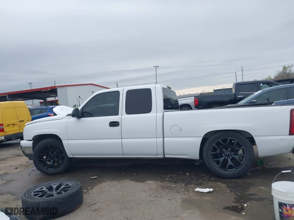 2006 Chevrolet Silverado 1500 LT1 with VIN 2GCEC19T361145854, listed as a IAAI auction lot 41580774 with 281,958 mi miles. Bid and sale history available at carsss.com. Image 15.