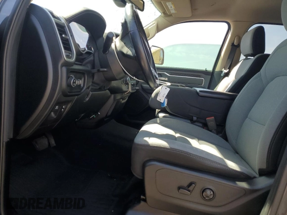 2019 Ram 1500 Big Horn z VIN 1C6RREFT7KN650890, wystawiony jako Copart lot #57596005 z przebiegiem 75 711 mil mil oraz Szkoda całkowita • Salvage title. Historia ofert i sprzedaży dostępna na DreamBid. Obrazek 7.