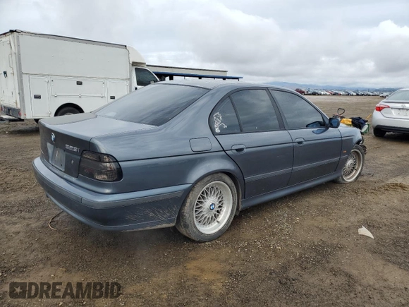 2000 BMW 5 Series 528iA with VIN WBADM6346YGU12169, listed as a Copart auction lot 82372384 with 152,818 mi miles and Salvage Title. Bid and sale history available at carsss.com. Image 3.