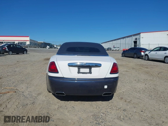 2018 Rolls-Royce Dawn z VIN SCA666D52JU115704, wystawiony jako IAAI lot #41816328 z przebiegiem 41 305 mil mil oraz . Historia ofert i sprzedaży dostępna na DreamBid. Obrazek 17.