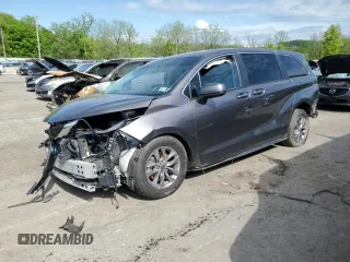 2022 Toyota Sienna LE with VIN 5TDKRKEC2NS116852, listed as a Copart auction lot 55249365 with 35,465 mi miles and Salvage title. Bid and sale history available at DreamBid. Image 1.