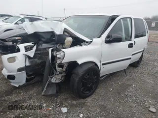 2007 Chevrolet Uplander LS Fleet with VIN 1GNDV23127D152522, listed as a IAAI auction lot 41301034 with 136,988 mi miles. Bid and sale history available at carsss.com. Image 2.