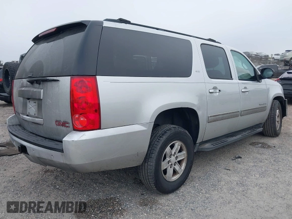 2014 GMC Yukon XL SLT with VIN 1GKS1KE08ER188302, listed as a IAAI auction lot 41531485 with 196,810 mi miles. Bid and sale history available at carsss.com. Image 4.