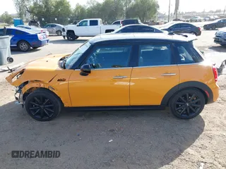 2015 MINI Hardtop 4 Door S z VIN WMWXU3C51F2B57061, wystawiony jako IAAI lot #41691431 z przebiegiem 66 406 mil mil oraz . Historia ofert i sprzedaży dostępna na DreamBid. Obrazek 15.