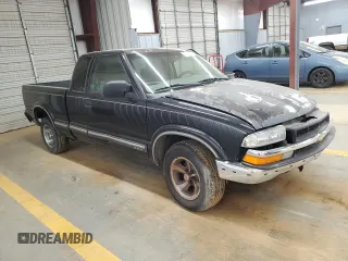 2001 Chevrolet S-10 LS with VIN 1GCCS19W518137894, listed as a Copart auction lot 51123925 with Not Provided miles and Salvage Title. Bid and sale history available at DreamBid. Image 4.