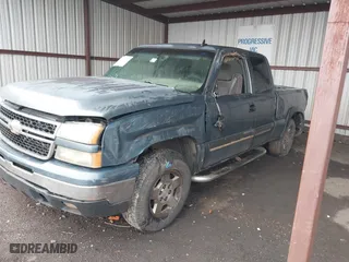 2006 Chevrolet Silverado 1500 LT1 with VIN 1GCEK19B86E186215, listed as a IAAI auction lot 41190630 with 394,548 mi miles. Bid and sale history available at carsss.com. Image 2.