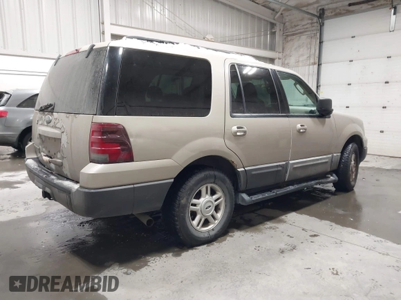 2005 Ford Expedition Special Service with VIN 1FMPU16535LA51506, listed as a IAAI auction lot 40939696 with 165,332 mi miles. Bid and sale history available at carsss.com. Image 4.