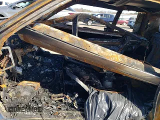 1988 Cadillac DeVille z VIN 1G6CD1156J4296091, wystawiony jako Copart lot #46307265 z przebiegiem Nie podano mil oraz Szkoda całkowita • Salvage title. Historia ofert i sprzedaży dostępna na DreamBid. Obrazek 7.