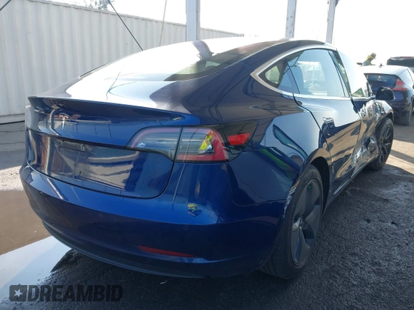 2018 Tesla Model 3 Long Range Battery z VIN 5YJ3E1EA8JF014706, wystawiony jako IAAI lot #41453650 z przebiegiem 68 037 mil mil oraz . Historia ofert i sprzedaży dostępna na DreamBid. Obrazek 4.