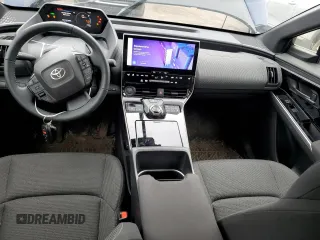 2024 Toyota bZ4X XLE z VIN JTMAAAAA4RA046775, wystawiony jako Copart lot #58128015 z przebiegiem 9068 mil mil oraz Szkody całkowita. Historia ofert i sprzedaży dostępna na DreamBid. Obrazek 8.