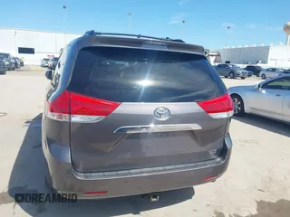 2011 Toyota Sienna XLE with VIN 5TDDK3DC7BS003186, listed as a IAAI auction lot 41701839 with 165,878 mi miles. Bid and sale history available at carsss.com. Image 16.