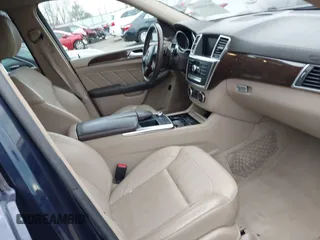 2015 Mercedes-Benz GL-Class GL 450 with VIN 4JGDF6EE9FA513009, listed as a IAAI auction lot 41311164 with 121,185 mi miles. Bid and sale history available at carsss.com. Image 5.