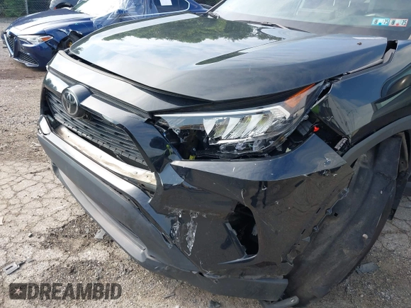2021 Toyota RAV4 XLE with VIN 2T3P1RFV5MW228015, listed as a IAAI auction lot 42613804 with 28,028 mi miles and . Bid and sale history available at DreamBid. Image 6.