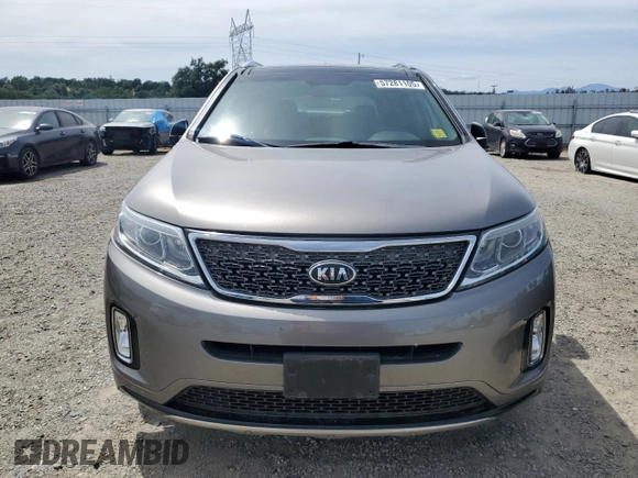 2015 Kia Sorento SX z VIN 5XYKW4A78FG581437, wystawiony jako Copart lot #57281105 z przebiegiem 114 270 mil mil oraz Czysty tytuł • Clean title. Historia ofert i sprzedaży dostępna na DreamBid. Obrazek 5.