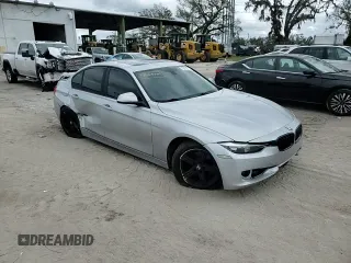 2013 BMW 3 Series 320i xDrive с VIN WBA3C3C52DF982806, выставлен на аукционе Copart как лот 54928605 с пробегом 152 923 миль миль и На запчасти • Non repairable. История ставок и продаж доступна на DreamBid. Изображение 10.