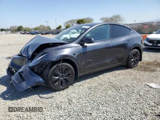 2025 Tesla Model Y Long Range z VIN 7SAYGDED0SF317270, wystawiony jako Copart lot #52387395 z przebiegiem 1350 mil mil oraz Szkody całkowita. Historia ofert i sprzedaży dostępna na DreamBid. Obrazek 1.