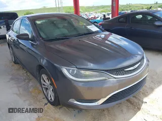 2015 Chrysler 200 Limited z VIN 1C3CCCAB0FN575351, wystawiony jako IAAI lot #42486223 z przebiegiem 168 902 mil mil oraz . Historia ofert i sprzedaży dostępna na DreamBid. Obrazek 1.