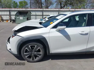 2020 Lexus UX with VIN JTHP9JBH6L2031919, listed as a IAAI auction lot 41816968 with 57,848 mi miles. Bid and sale history available at carsss.com. Image 18.