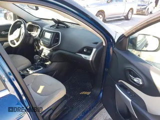 2018 Jeep Cherokee Latitude with VIN 1C4PJMCX6JD521729, listed as a IAAI auction lot 41641147 with 102,955 mi miles and . Bid and sale history available at DreamBid. Image 5.