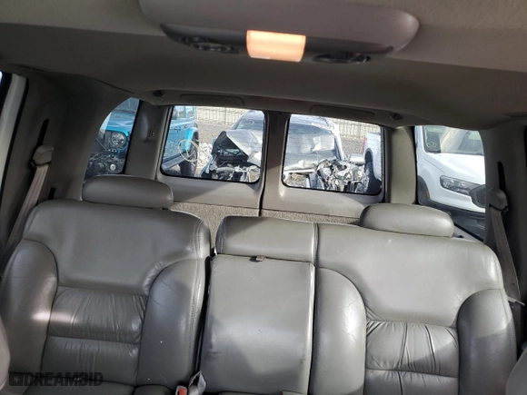 1998 Chevrolet Tahoe with VIN 1GNEK13R8WJ301755, listed as a Copart auction lot 81002184 with 202,657 mi miles and Clean Title. Bid and sale history available at carsss.com. Image 10.