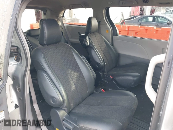 2011 Toyota Sienna SE with VIN 5TDXK3DC4BS070311, listed as a IAAI auction lot 41379741 with 138,589 mi miles. Bid and sale history available at carsss.com. Image 8.