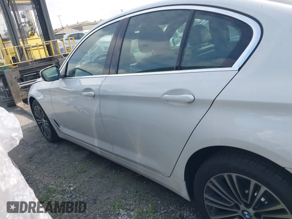 2019 BMW 5 Series 530i z VIN WBAJA5C53KWW48516, wystawiony jako IAAI lot #41524190 z przebiegiem 62 280 mil mil oraz . Historia ofert i sprzedaży dostępna na DreamBid. Obrazek 14.